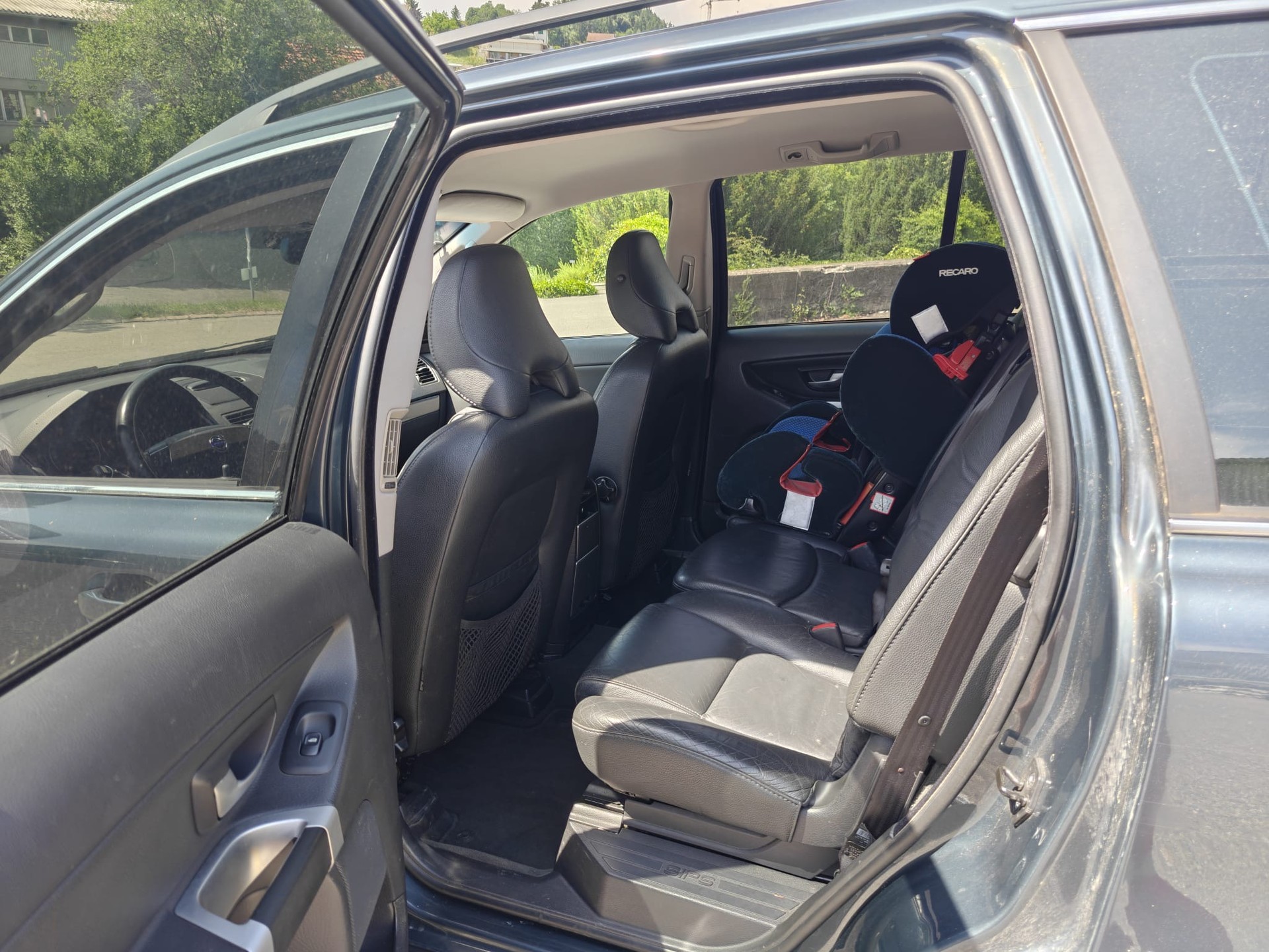 VOLVO XC90 D5 AWD Momentum-image-5