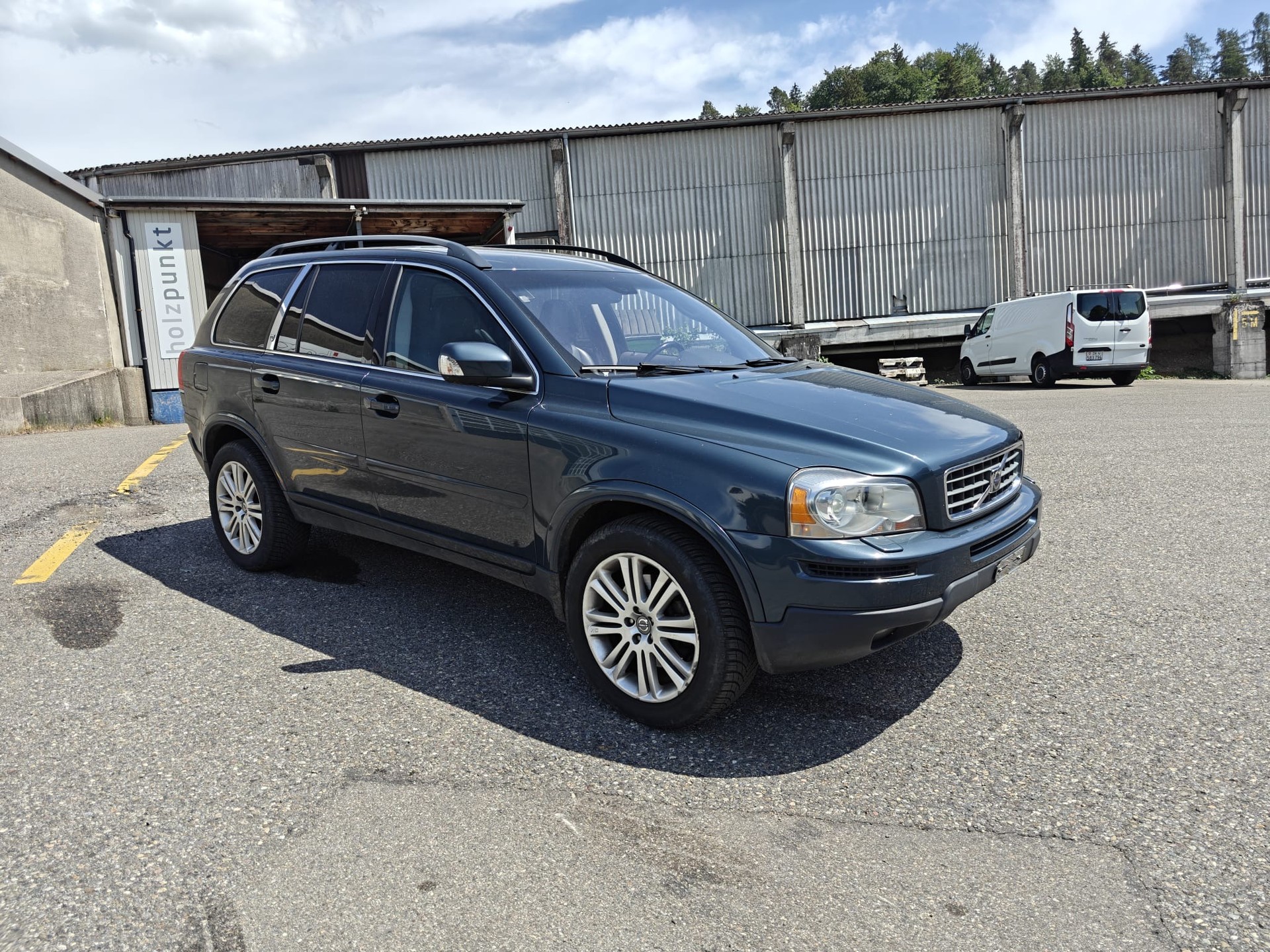 VOLVO XC90 D5 AWD Momentum-image-1