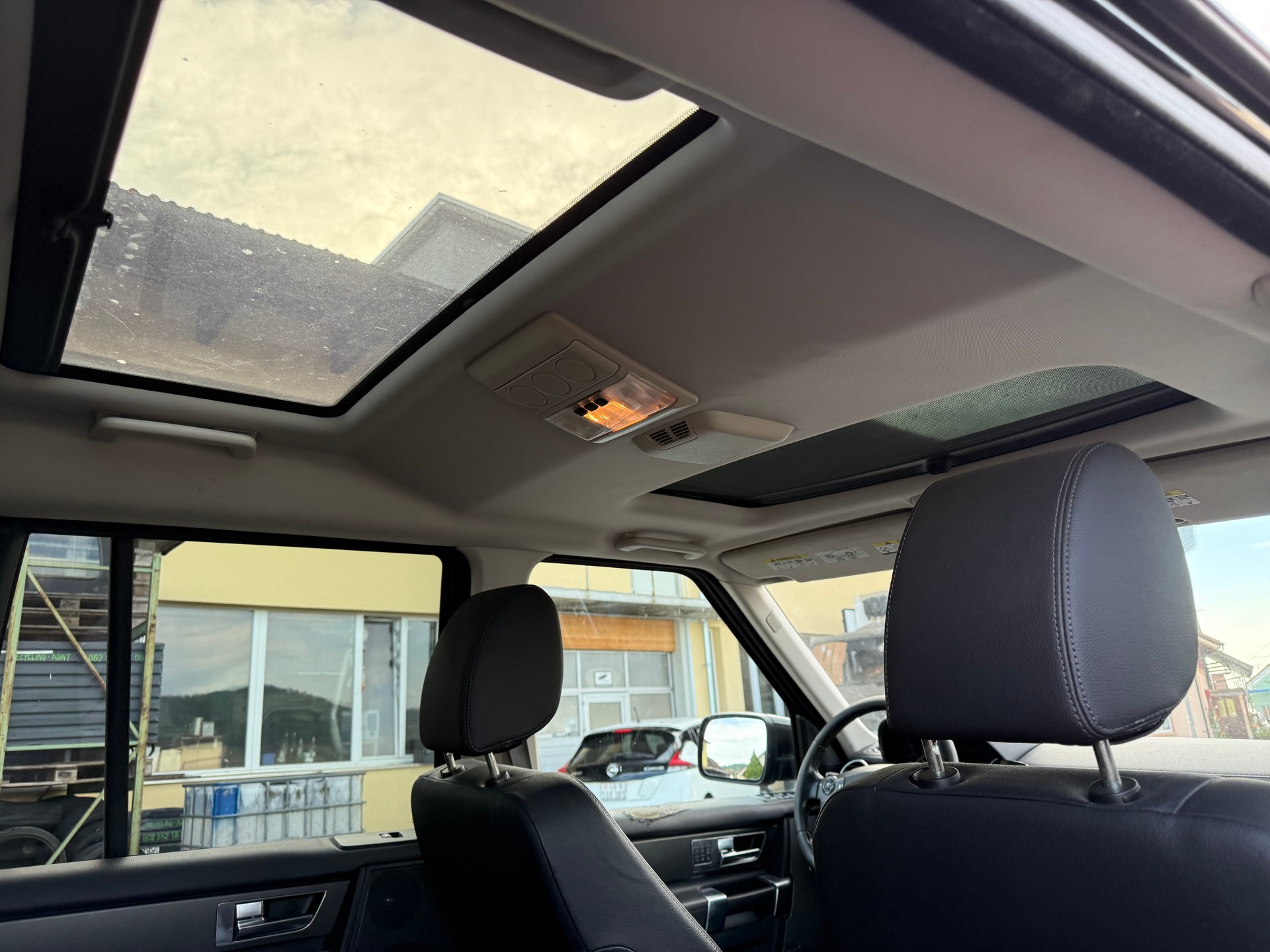 LAND ROVER Discovery 3.0 TDV6 HSE Automatic-image-6