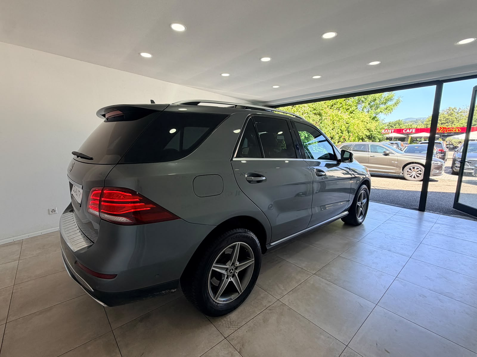 MERCEDES-BENZ GLE 250 d 4Matic 9G-Tronic-image-6