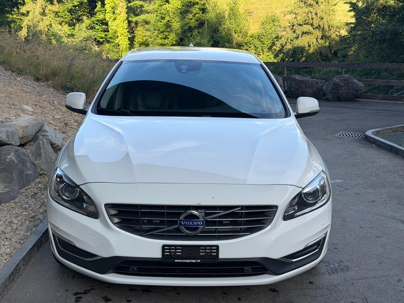 VOLVO V60 D3 Kinetic Geartronic-image-1