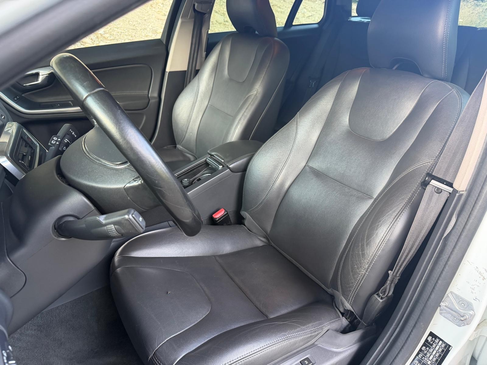 VOLVO V60 D3 Kinetic Geartronic-image-8