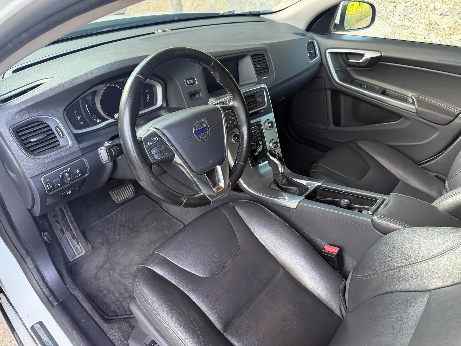 VOLVO V60 D3 Kinetic Geartronic-image-7