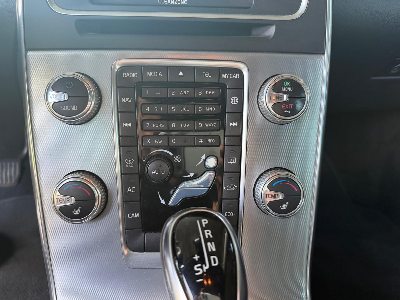 VOLVO V60 D3 Kinetic Geartronic-image-13