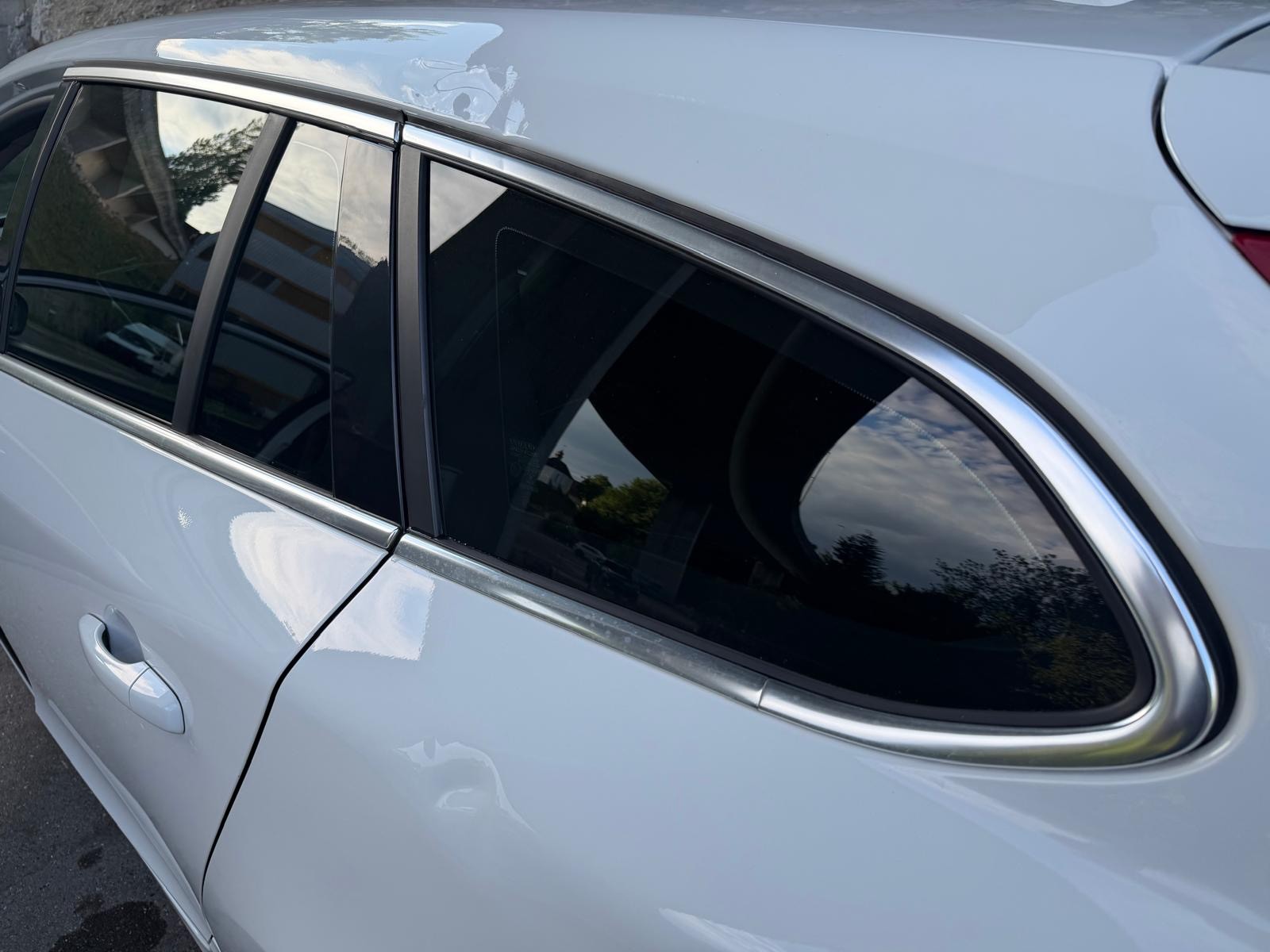 VOLVO V60 D3 Kinetic Geartronic-image-6