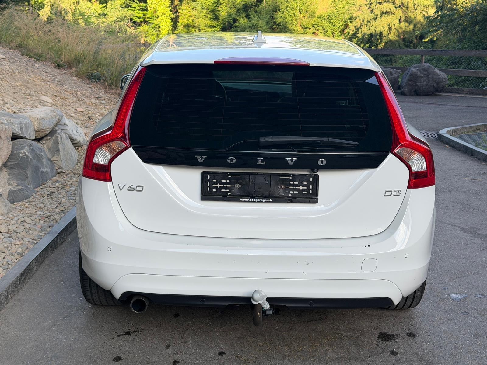 VOLVO V60 D3 Kinetic Geartronic-image-3