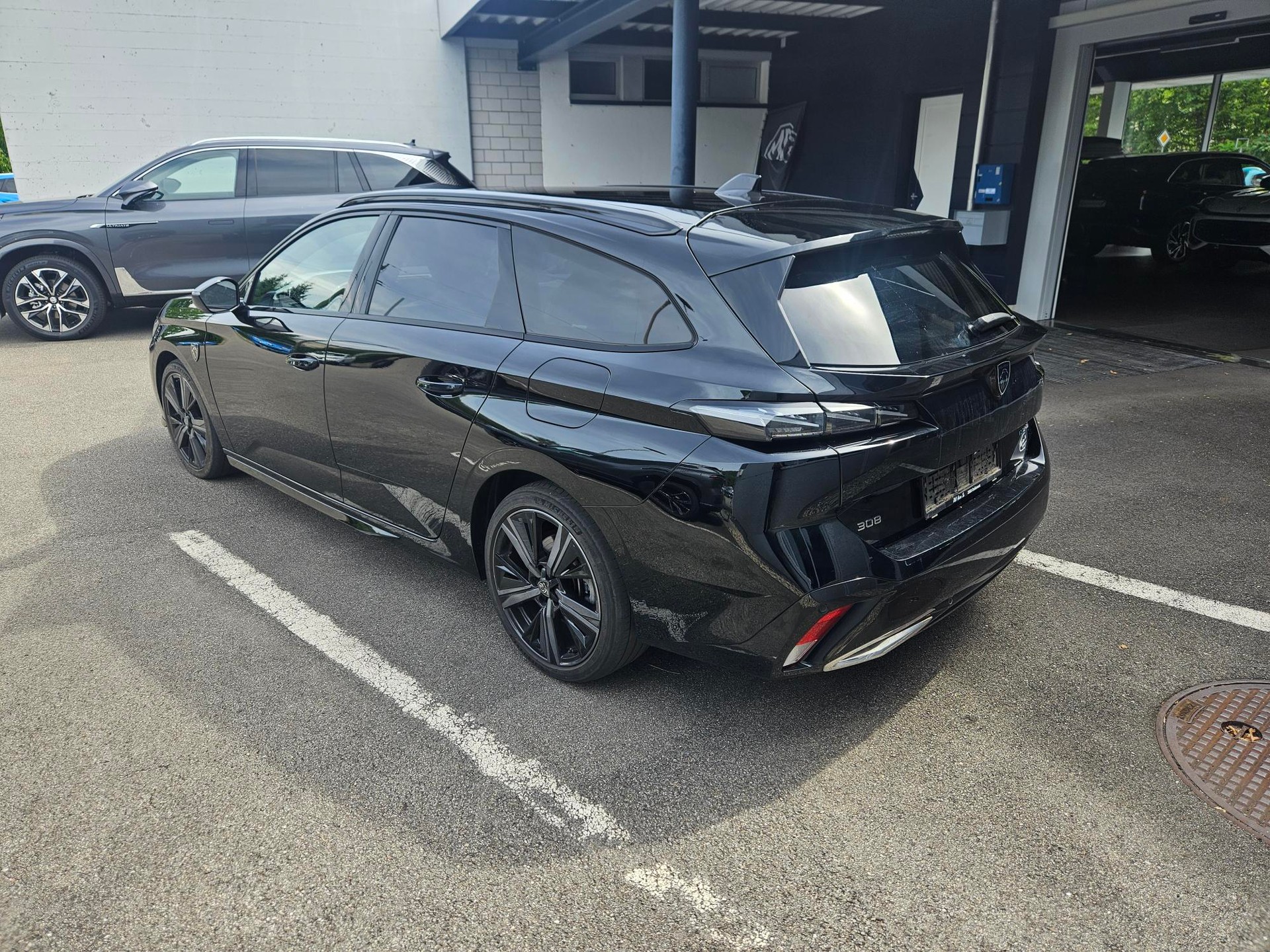 PEUGEOT 308 SW 1.6 PHEV 225 GT-image-2