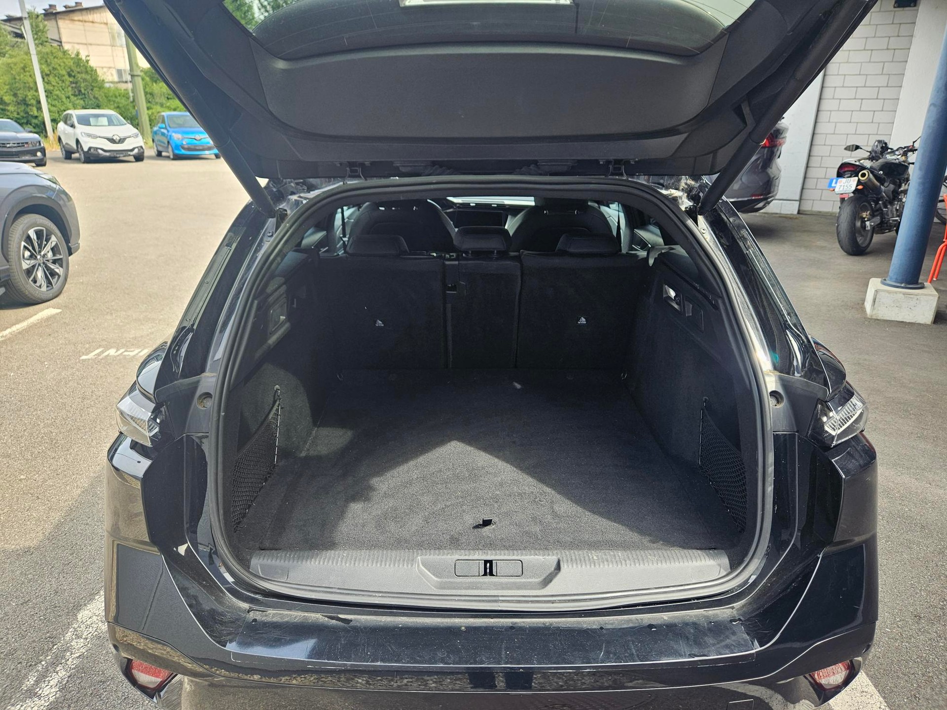PEUGEOT 308 SW 1.6 PHEV 225 GT-image-8