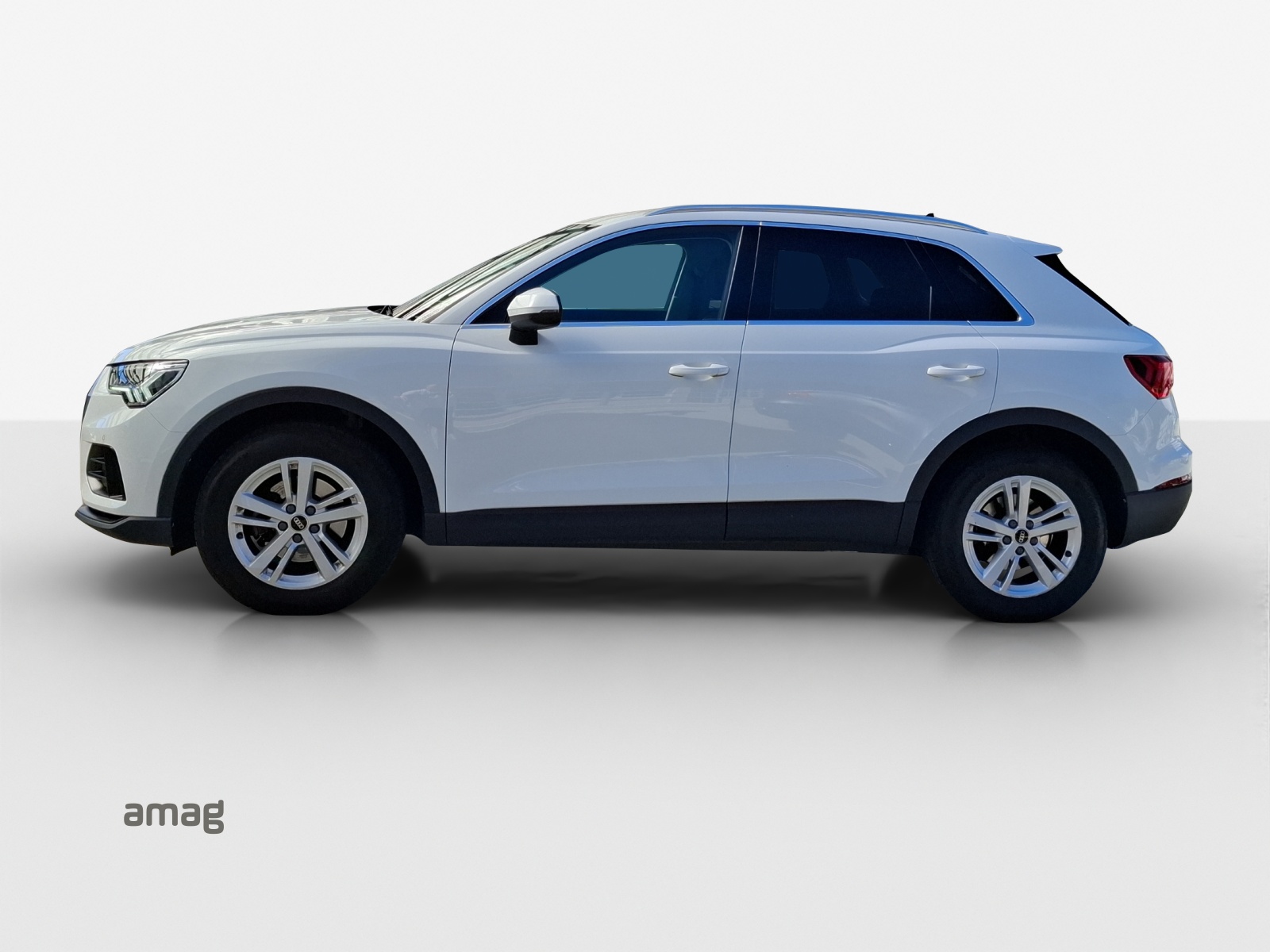 AUDI Q3 35 TFSI Attraction S-tronic-image-1