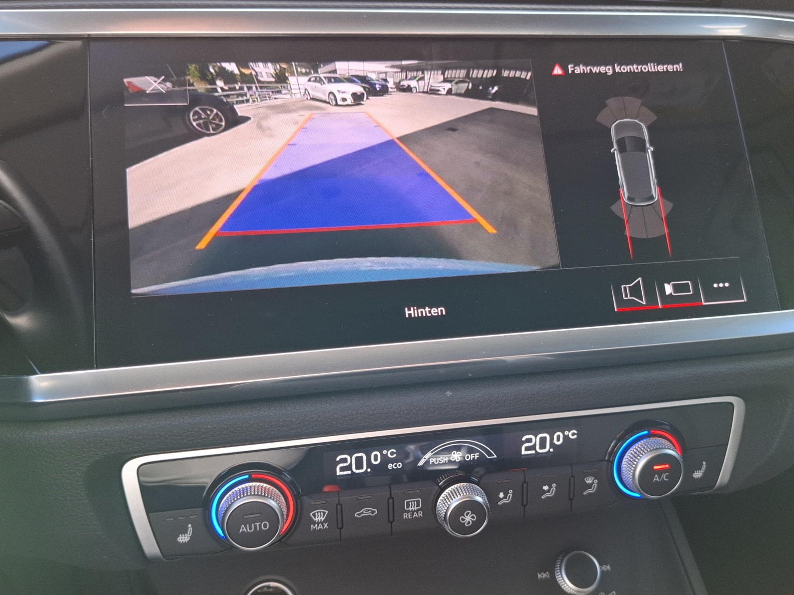 AUDI Q3 35 TFSI Attraction S-tronic-image-14