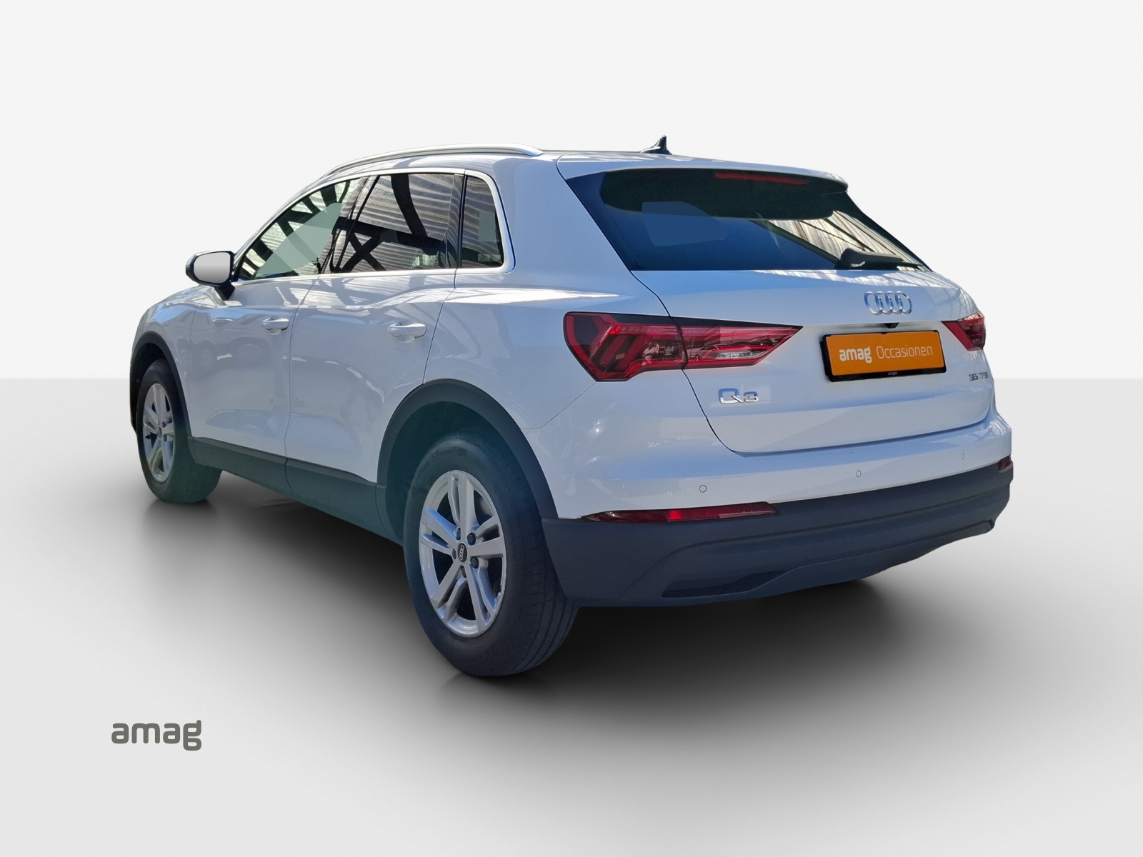 AUDI Q3 35 TFSI Attraction S-tronic-image-2