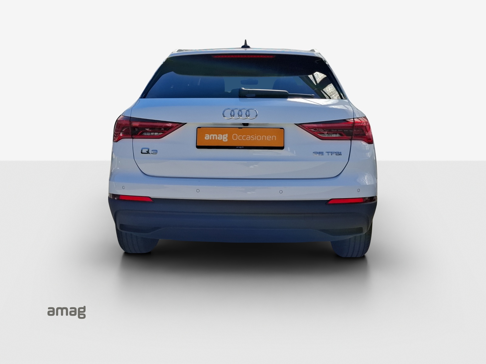AUDI Q3 35 TFSI Attraction S-tronic-image-3