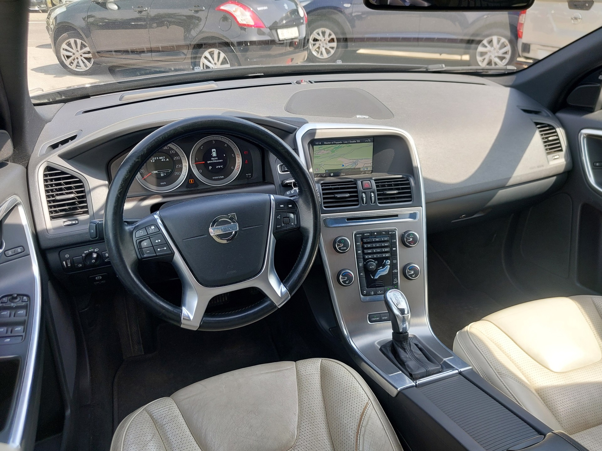 VOLVO XC60 D4 AWD Summum Geartronic Inscription-image-6