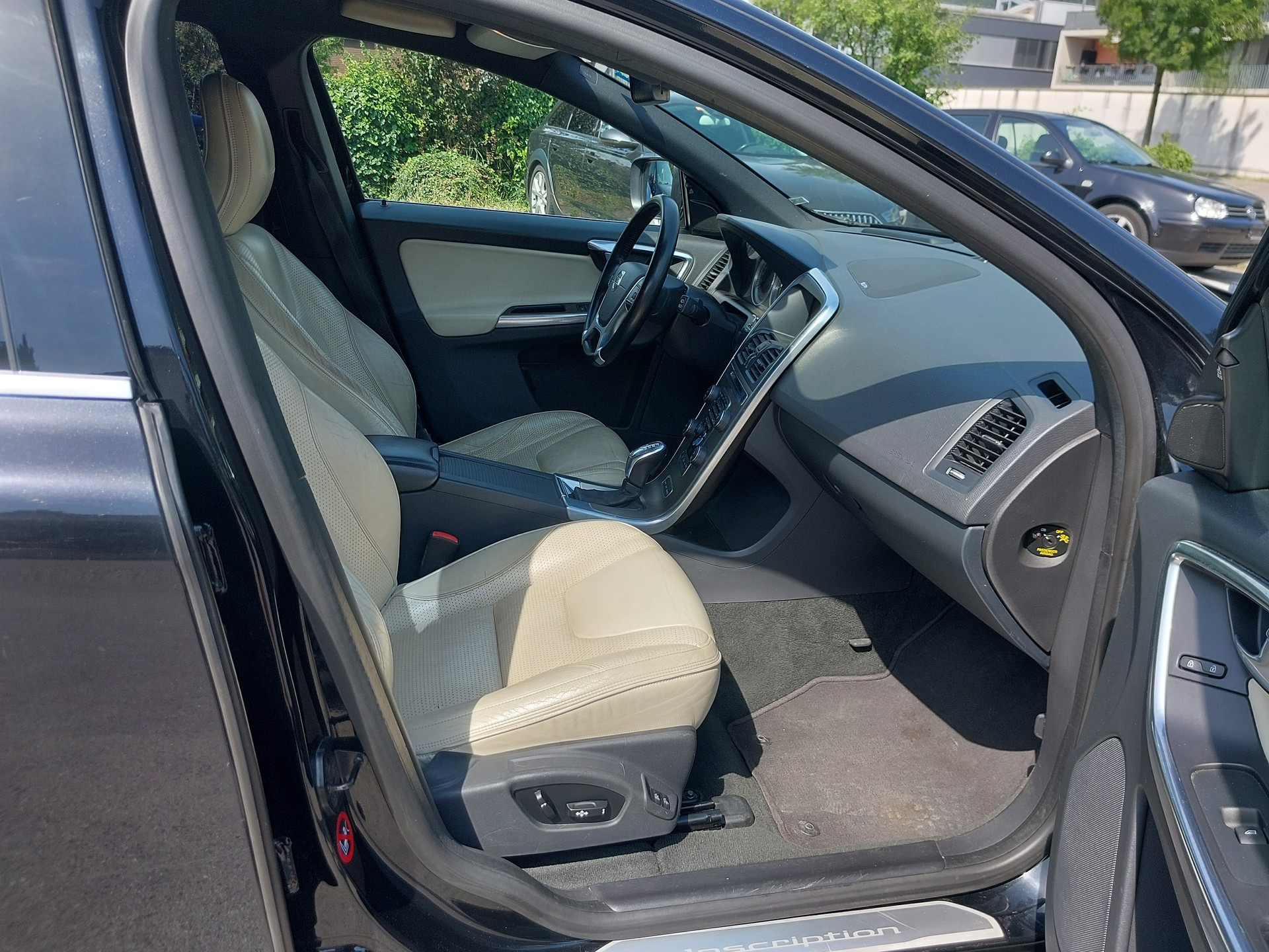 VOLVO XC60 D4 AWD Summum Geartronic Inscription-image-7
