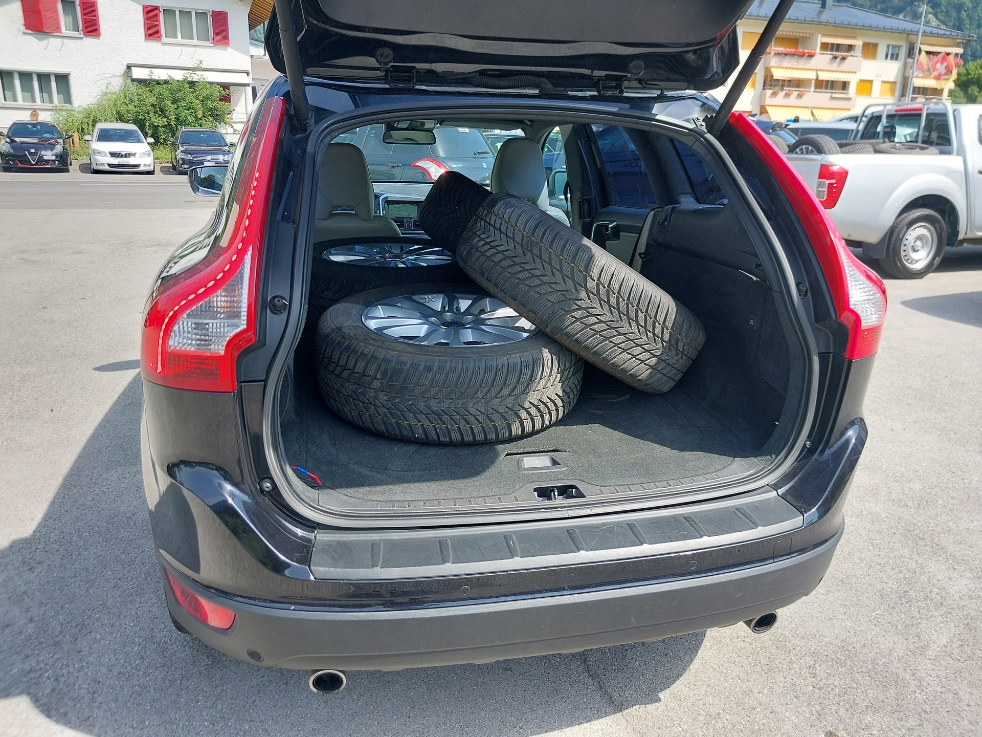 VOLVO XC60 D4 AWD Summum Geartronic Inscription-image-8