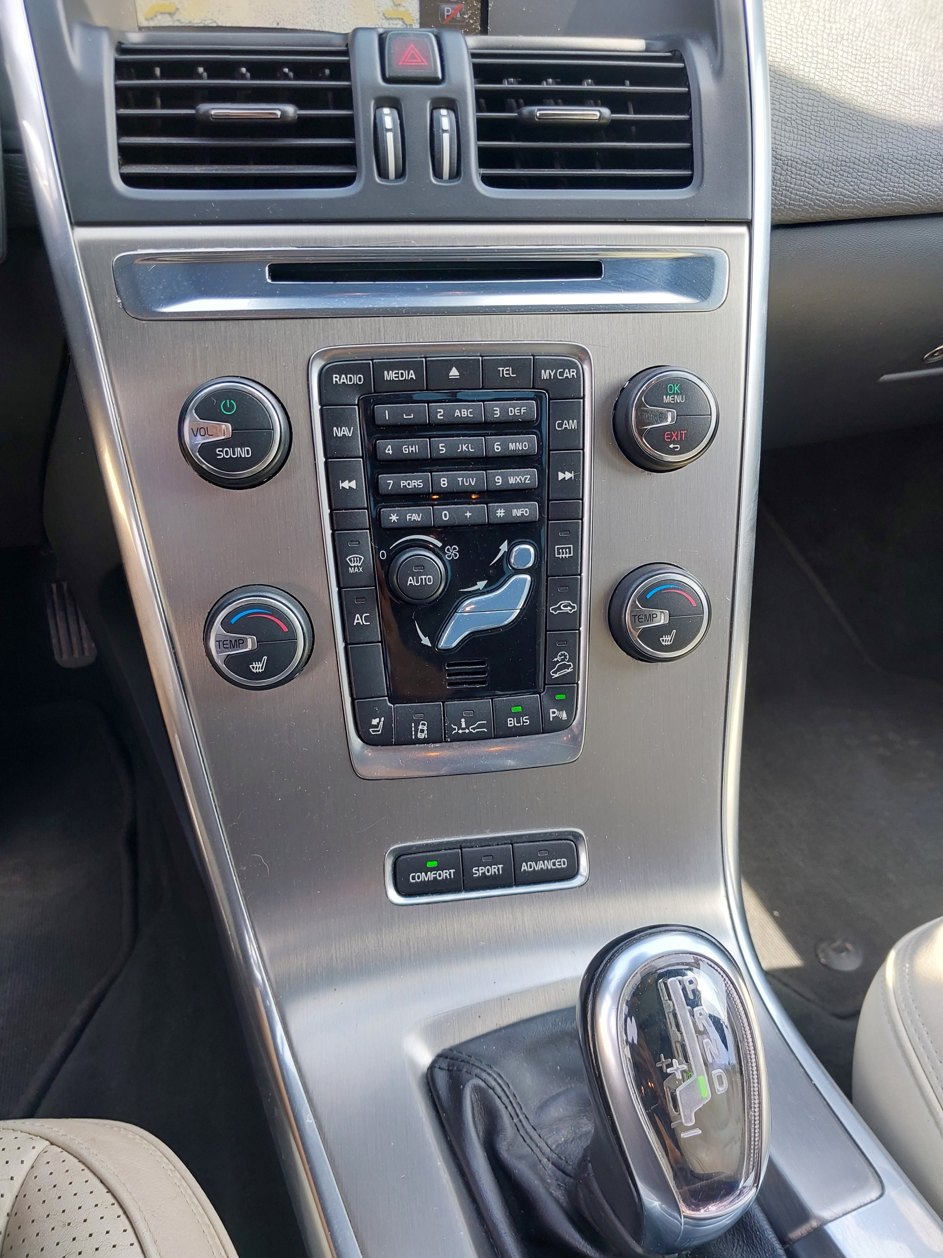 VOLVO XC60 D4 AWD Summum Geartronic Inscription-image-10