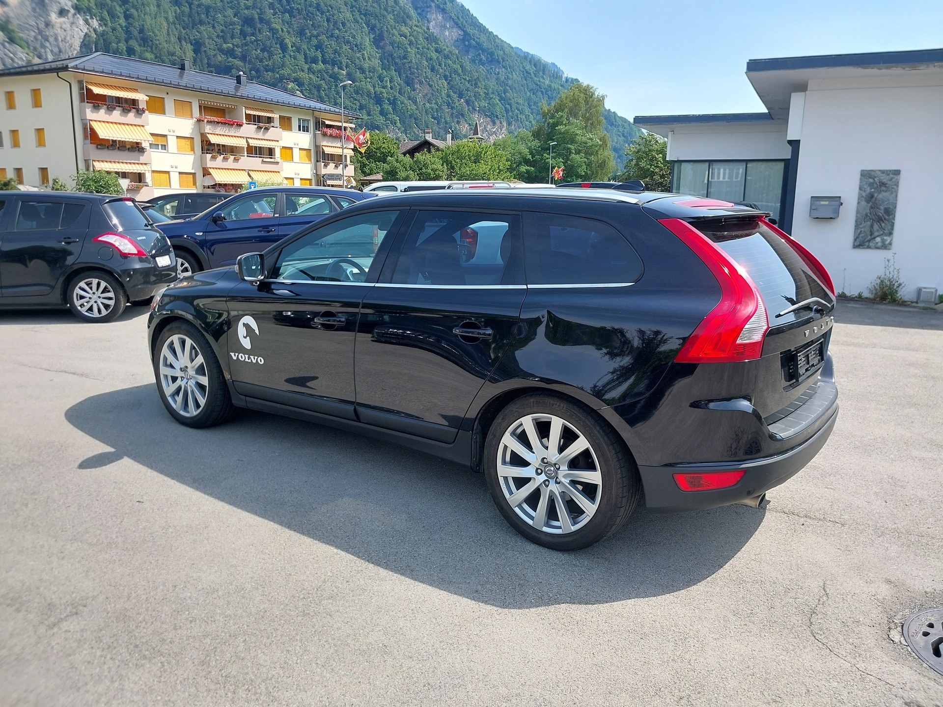 VOLVO XC60 D4 AWD Summum Geartronic Inscription-image-2