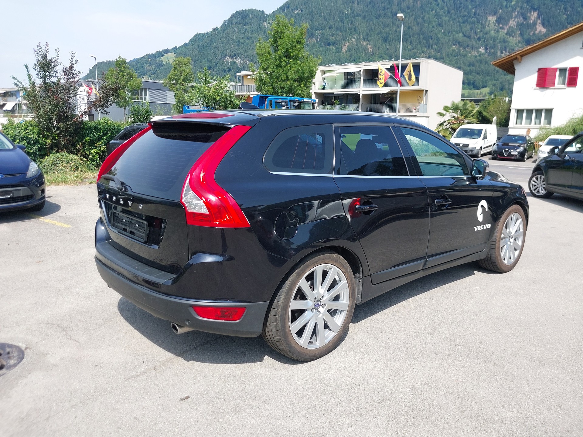 VOLVO XC60 D4 AWD Summum Geartronic Inscription-image-3