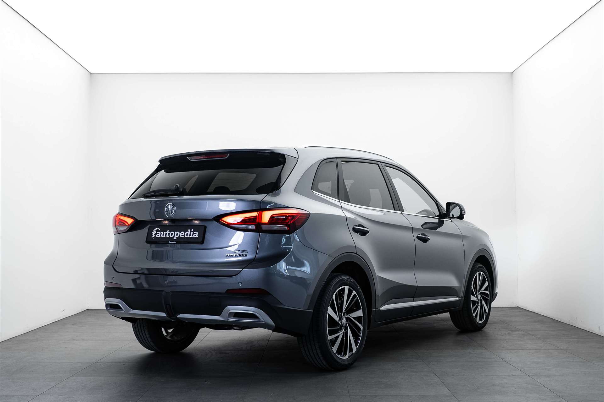 MG ZS 1.5 HEV Luxury Automat NEW-image-2