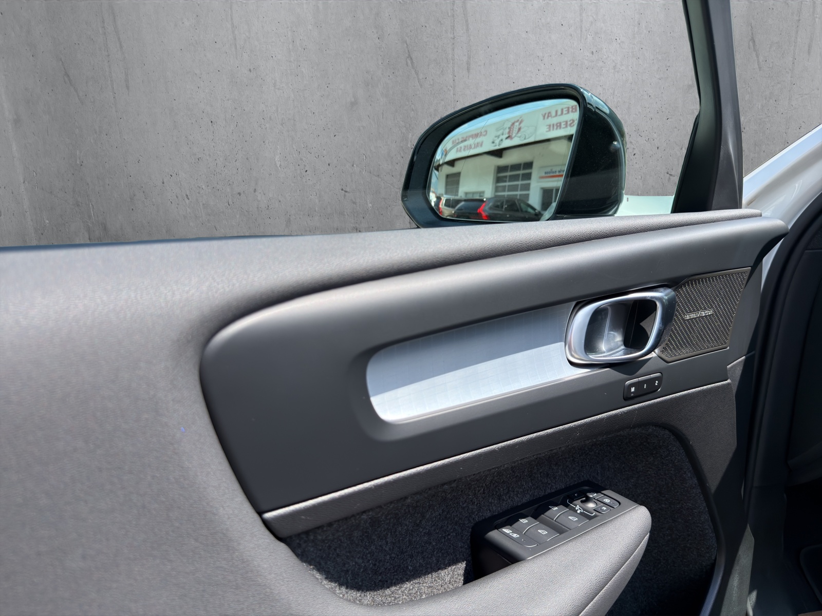 VOLVO XC40 B4 Benzin Mild Hybrid Plus Dark DCT-image-8