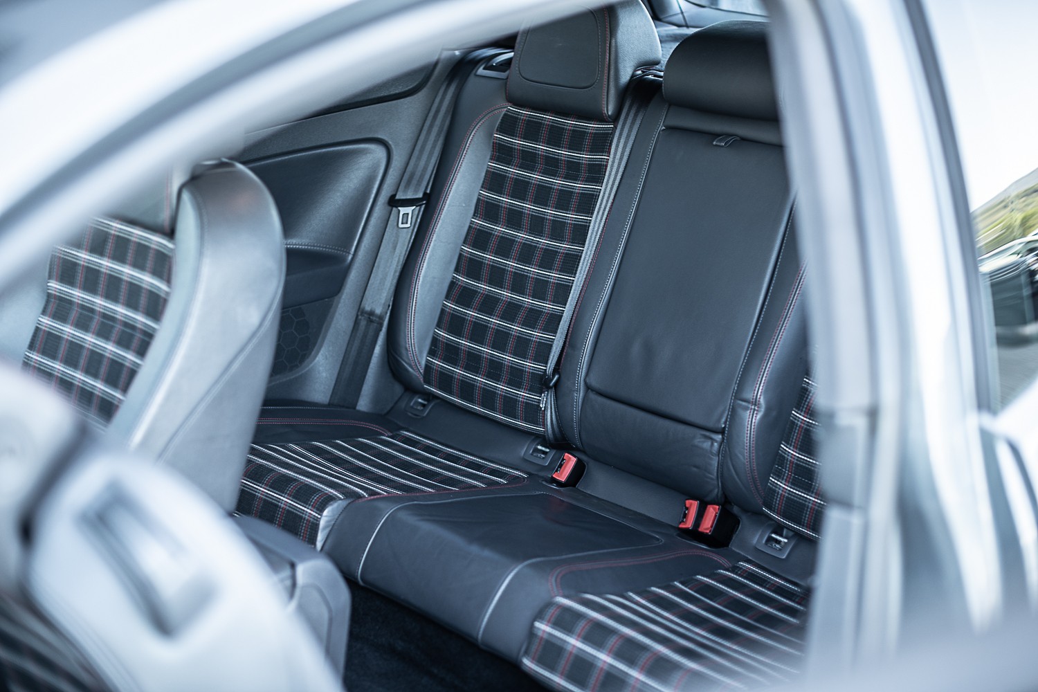 VW Golf 2.0 TFSI GTI Edition 30 3 portes-image-7