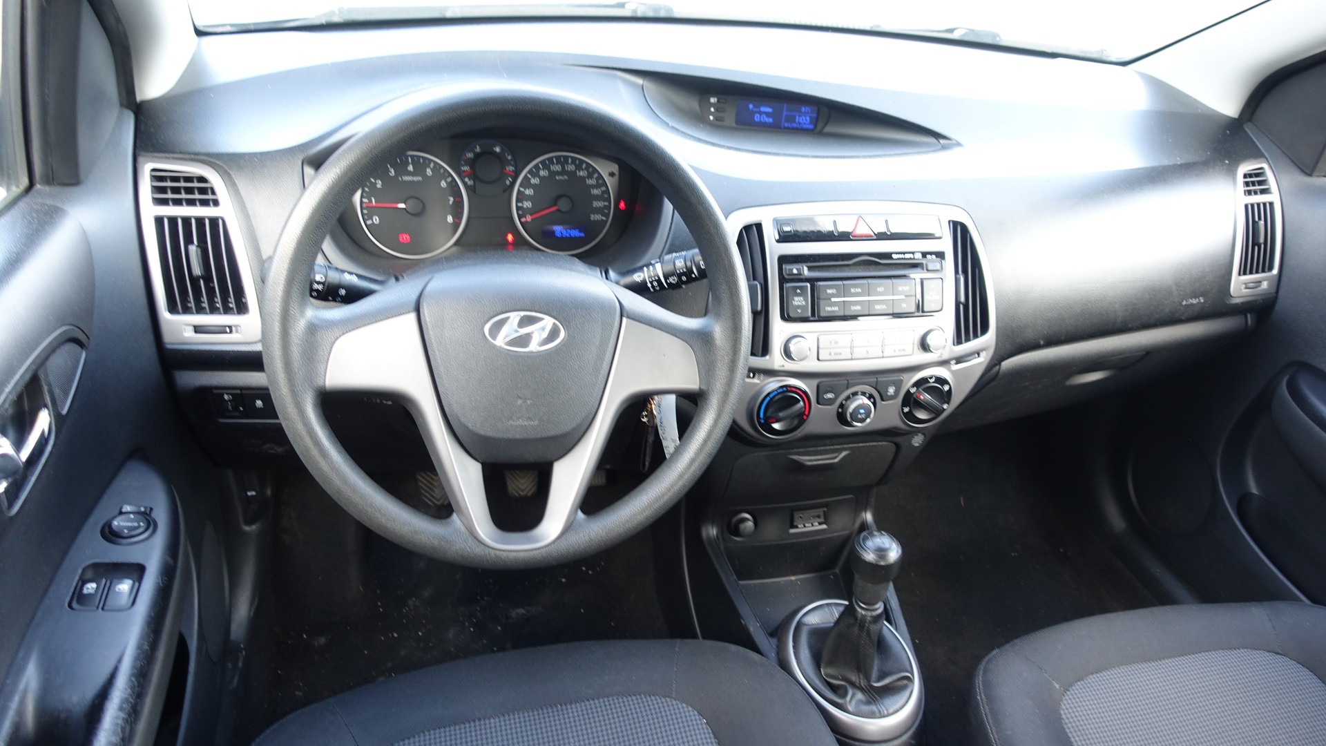 HYUNDAI i20 1.2 Comfort-image-5