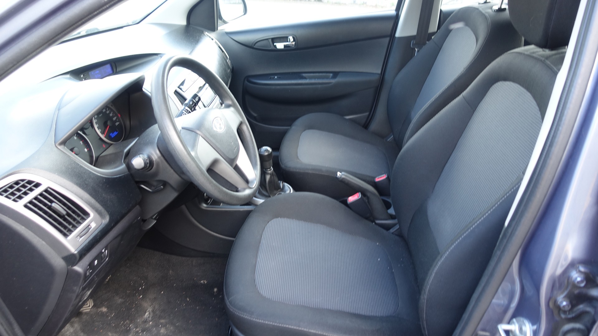 HYUNDAI i20 1.2 Comfort-image-6