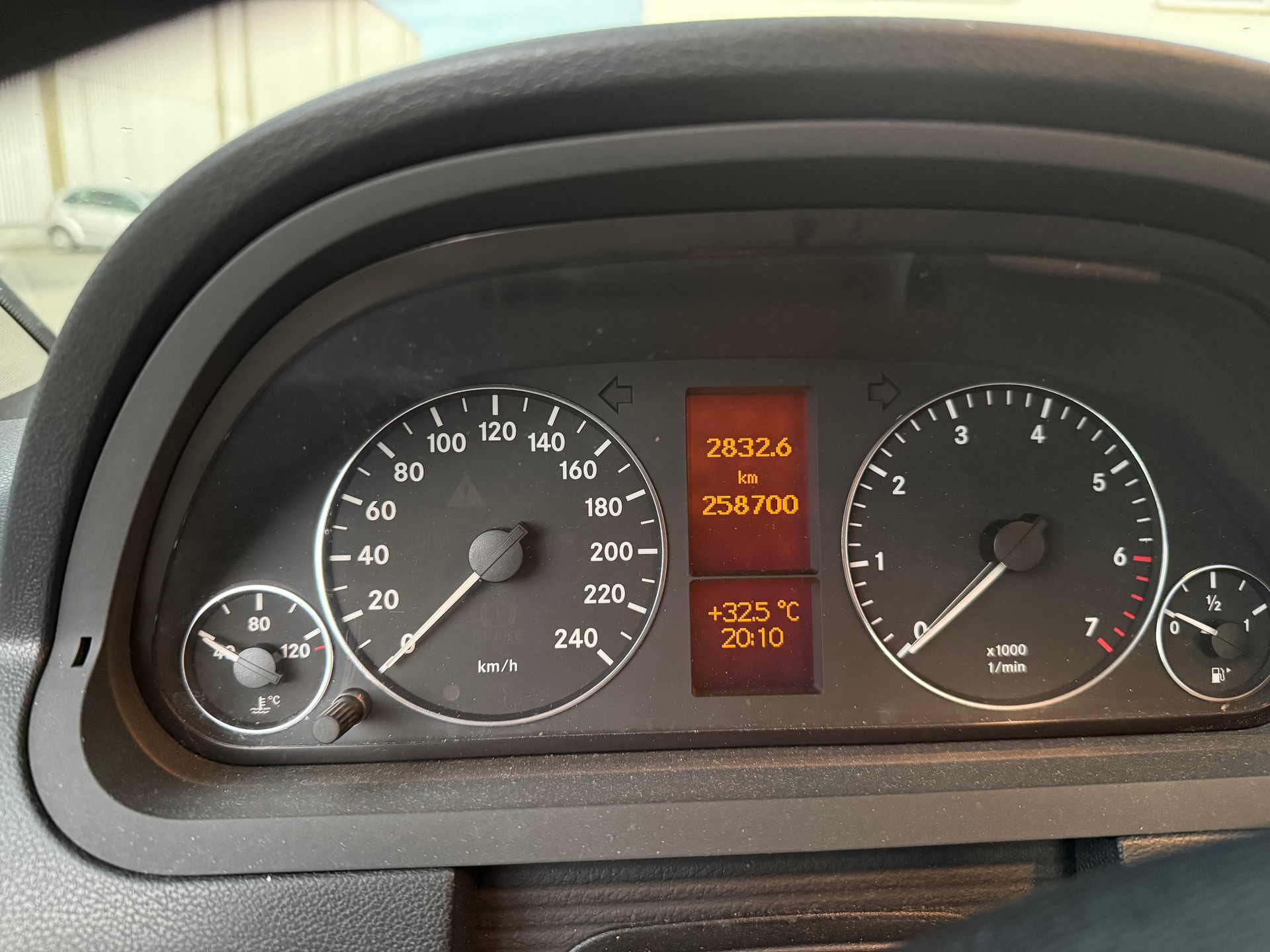 MERCEDES-BENZ A 170 Avantgarde-image-4