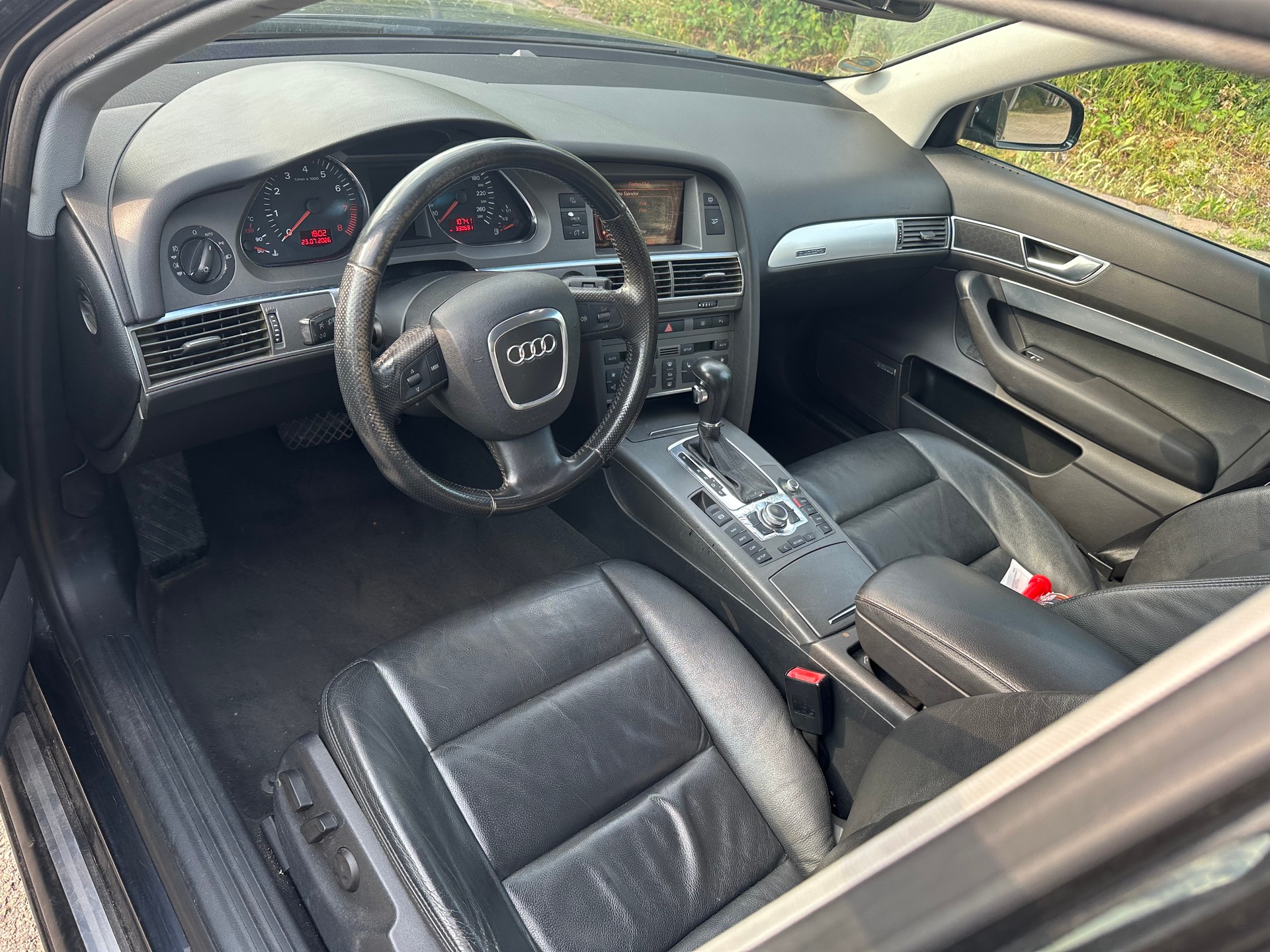 AUDI A6 Limousine 3.2 V6 FSI quattro-image-10