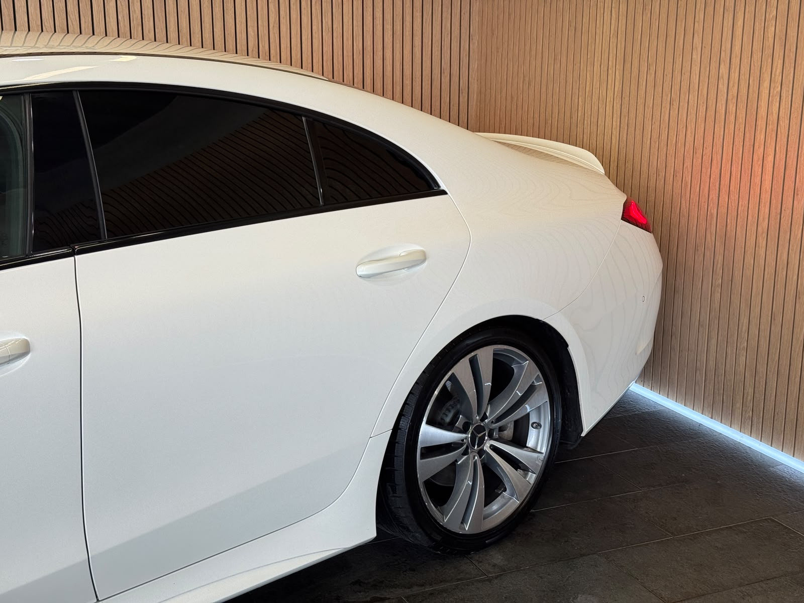 MERCEDES-BENZ CLS 350 AMG Line 9G-Tronic-showroom-element-3