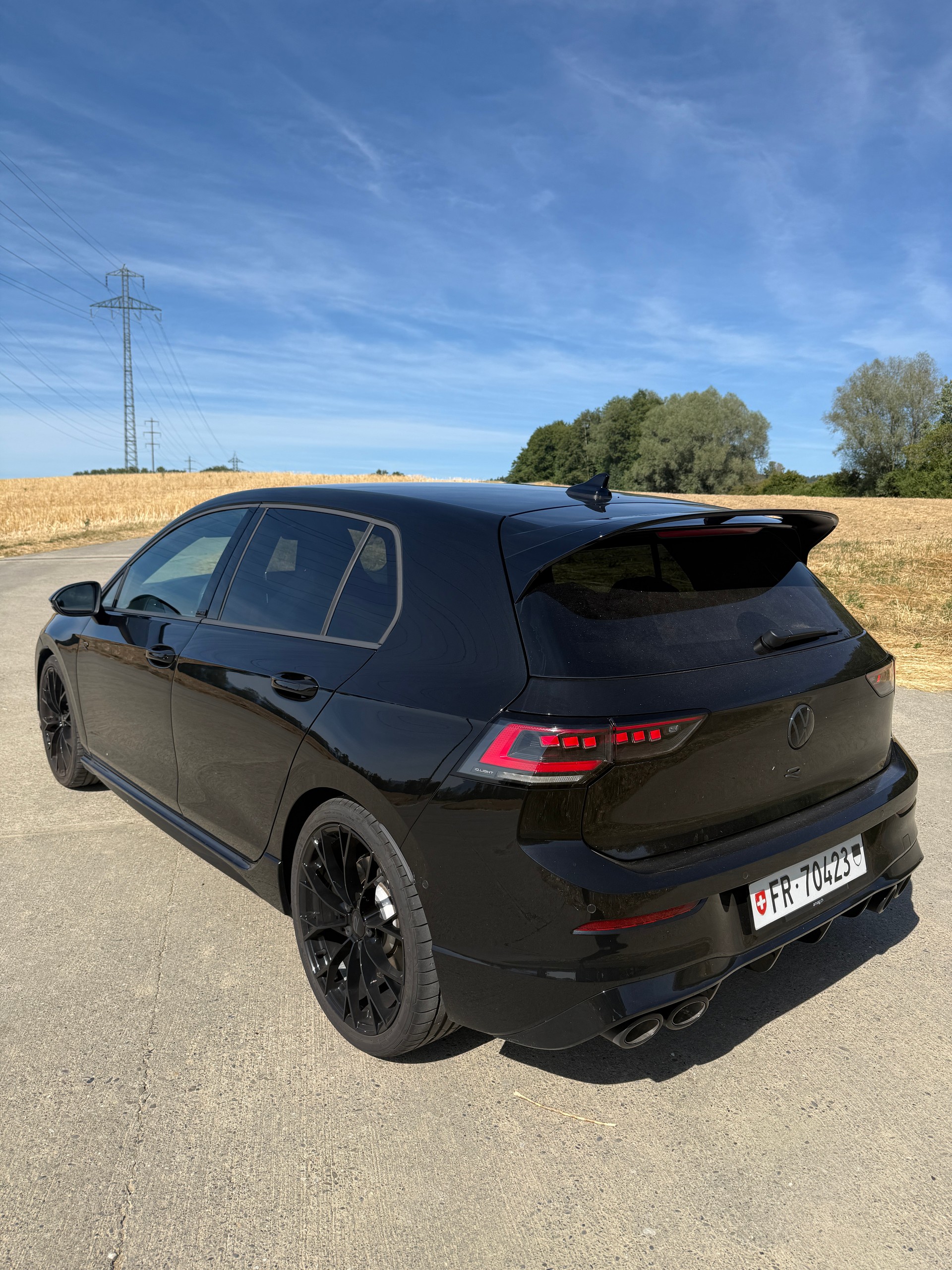 VW 2.0 TSI R Black Edition DSG 4motion-image-4