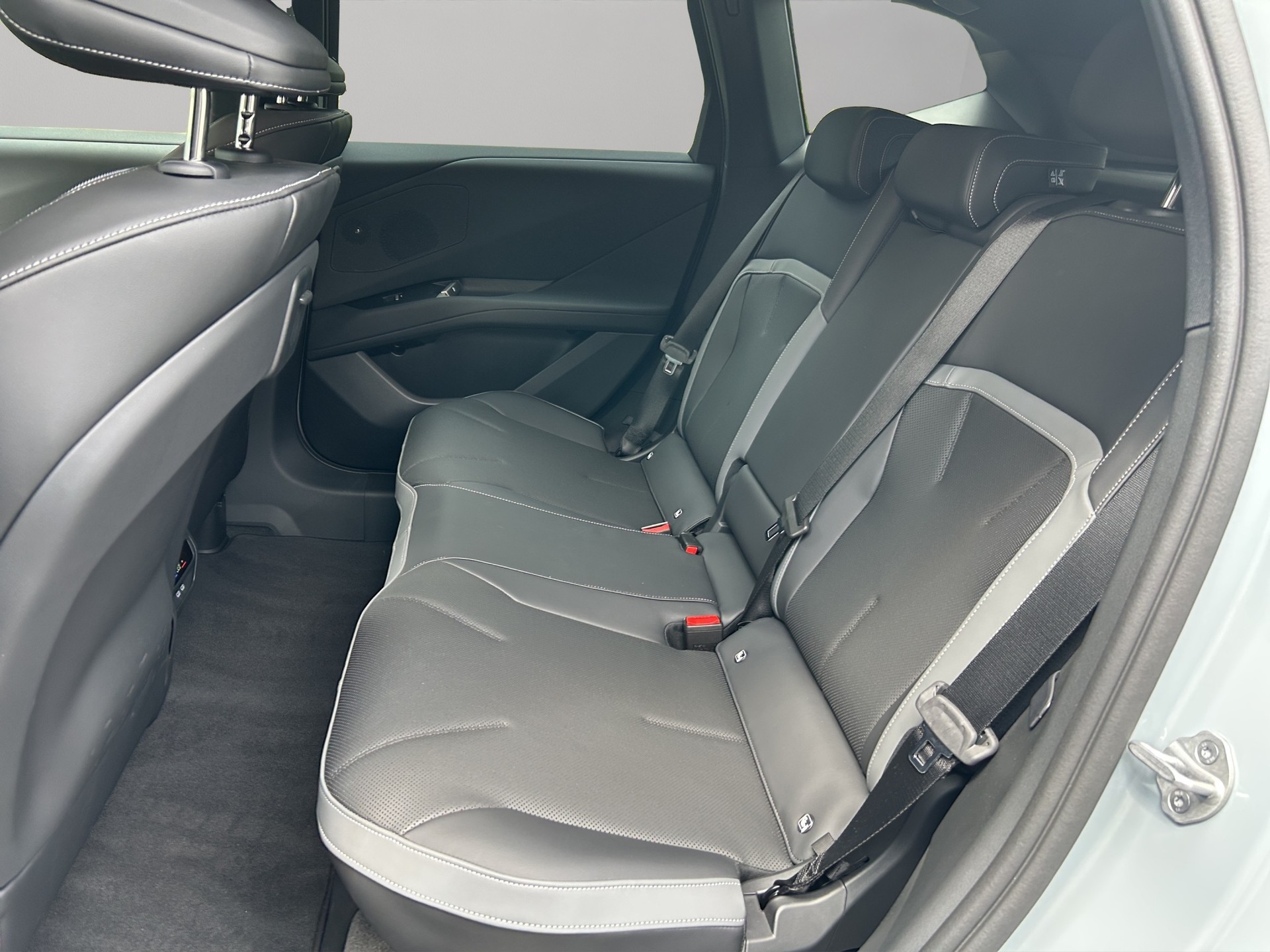 BMW iX3 50 xDrive M Sport-image-17