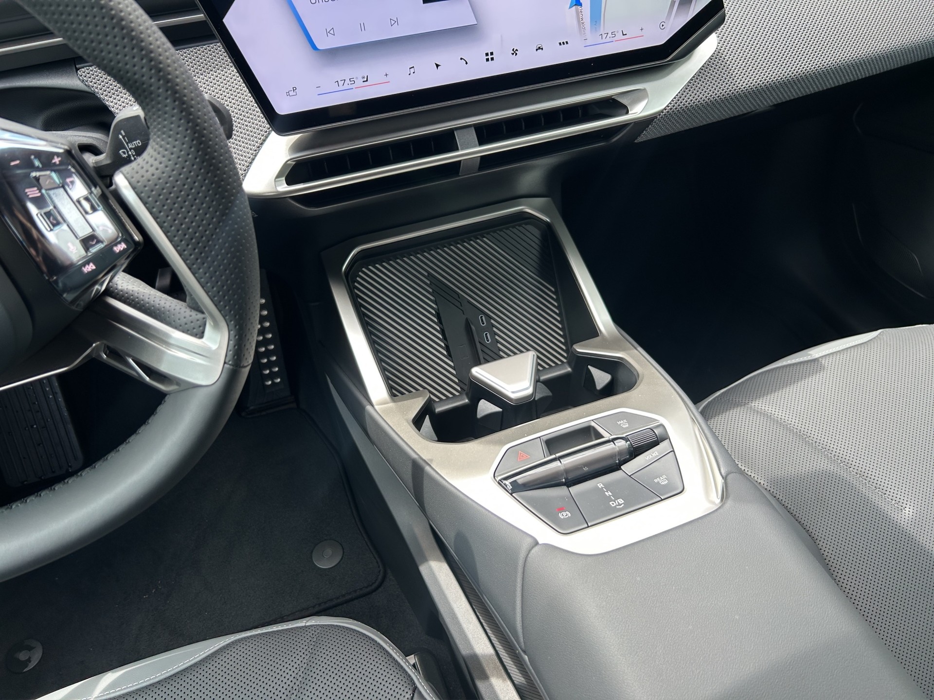 BMW iX3 50 xDrive M Sport-image-15
