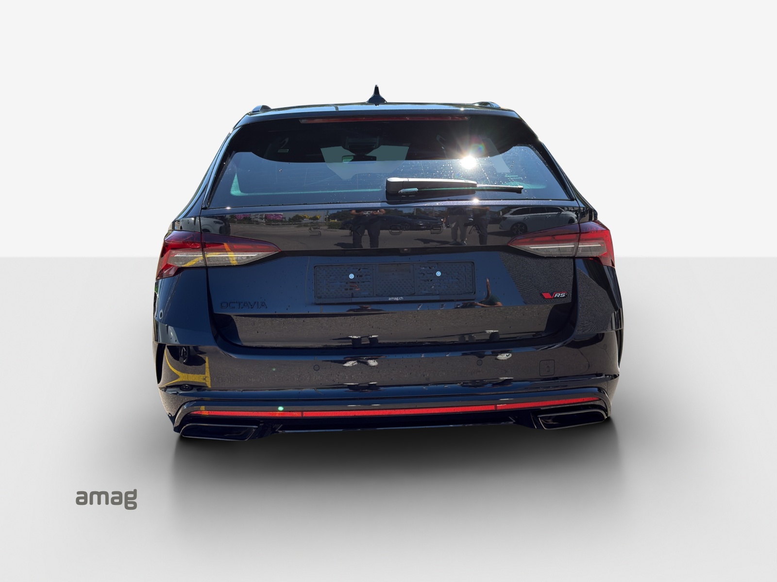 SKODA Octavia Combi 2.0 TSI DSG RS 30 Years Edition-image-3