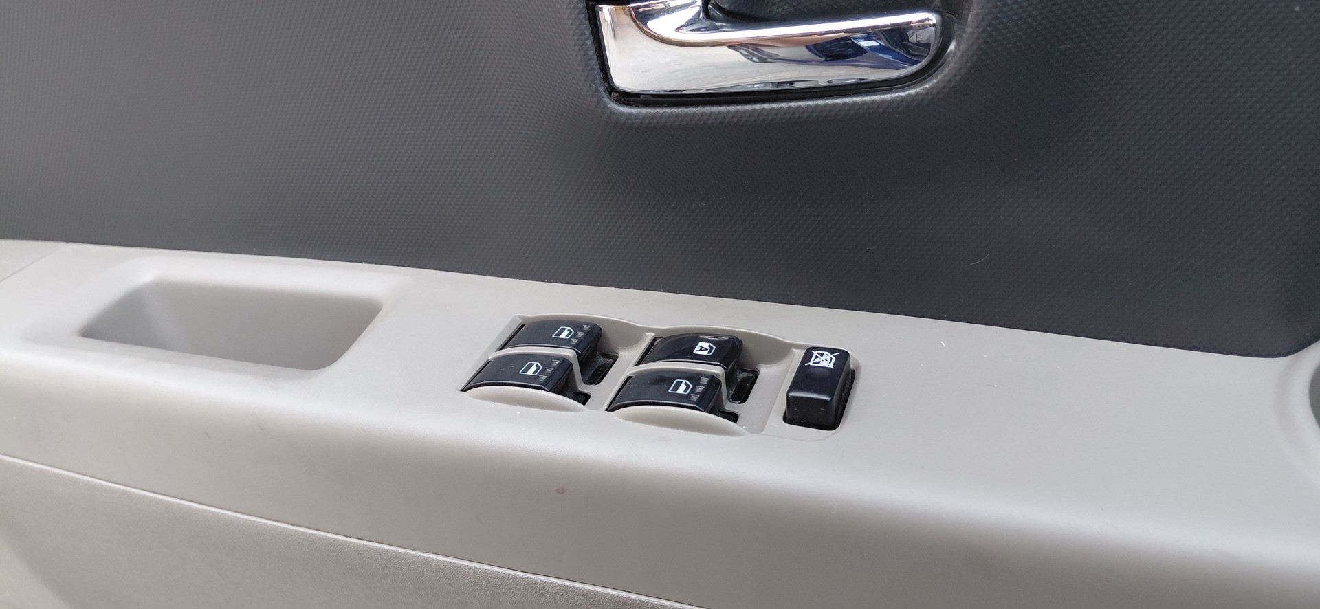 DAIHATSU Sirion 1.3 eco-4WD-image-14