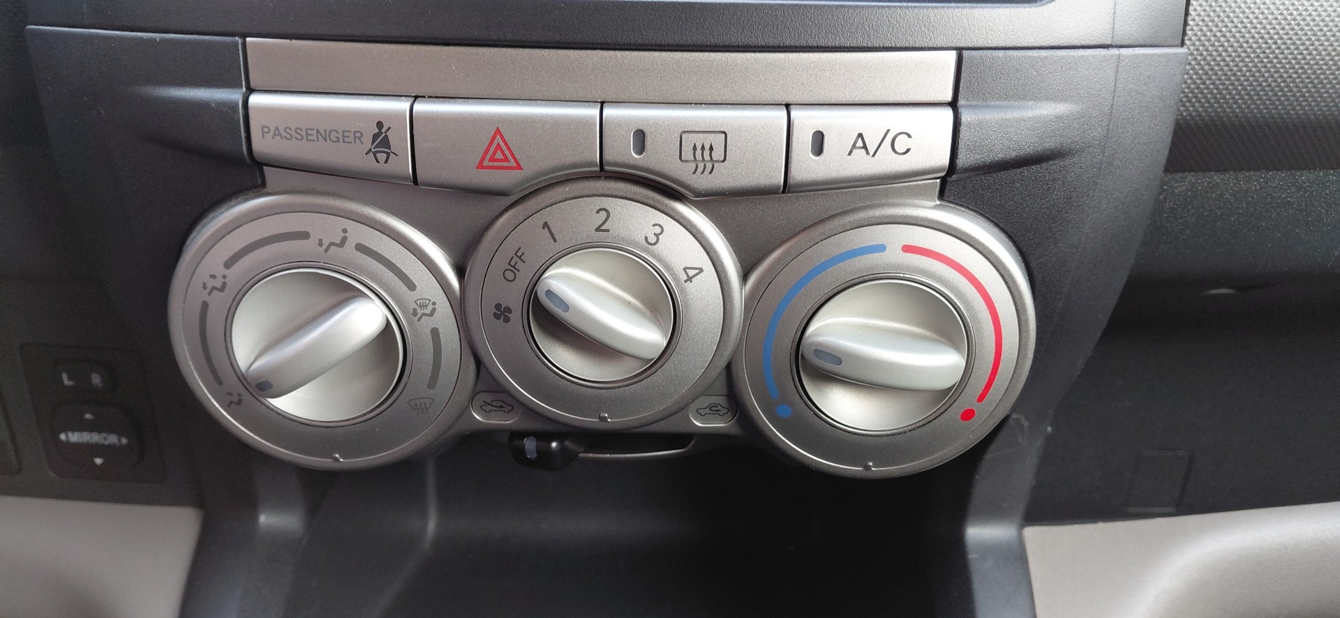 DAIHATSU Sirion 1.3 eco-4WD-image-12