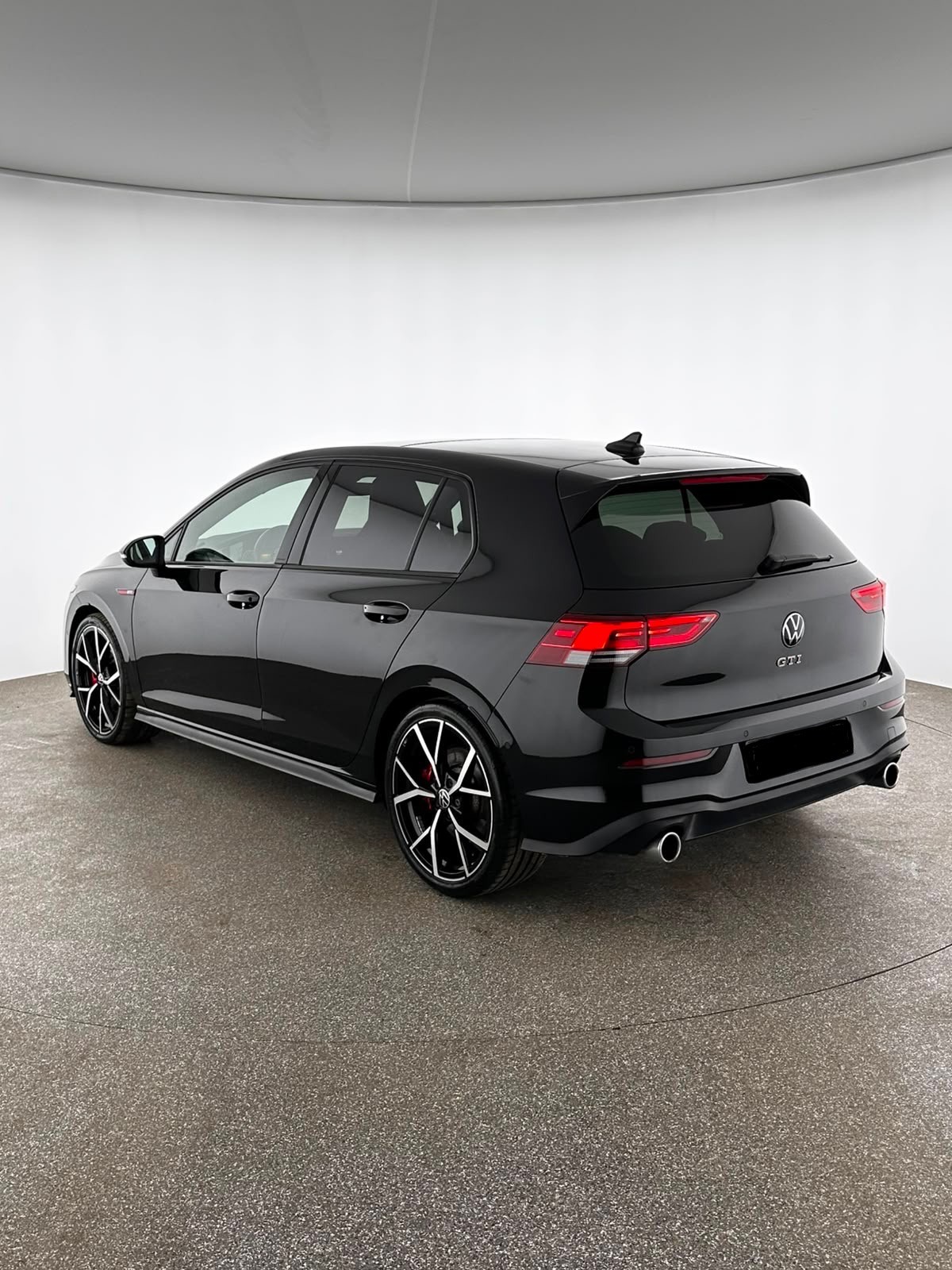 VW Golf 2.0 TSI GTI DSG / Vollausstattung / Panorama / Leasing ab 299.--showroom-element-1