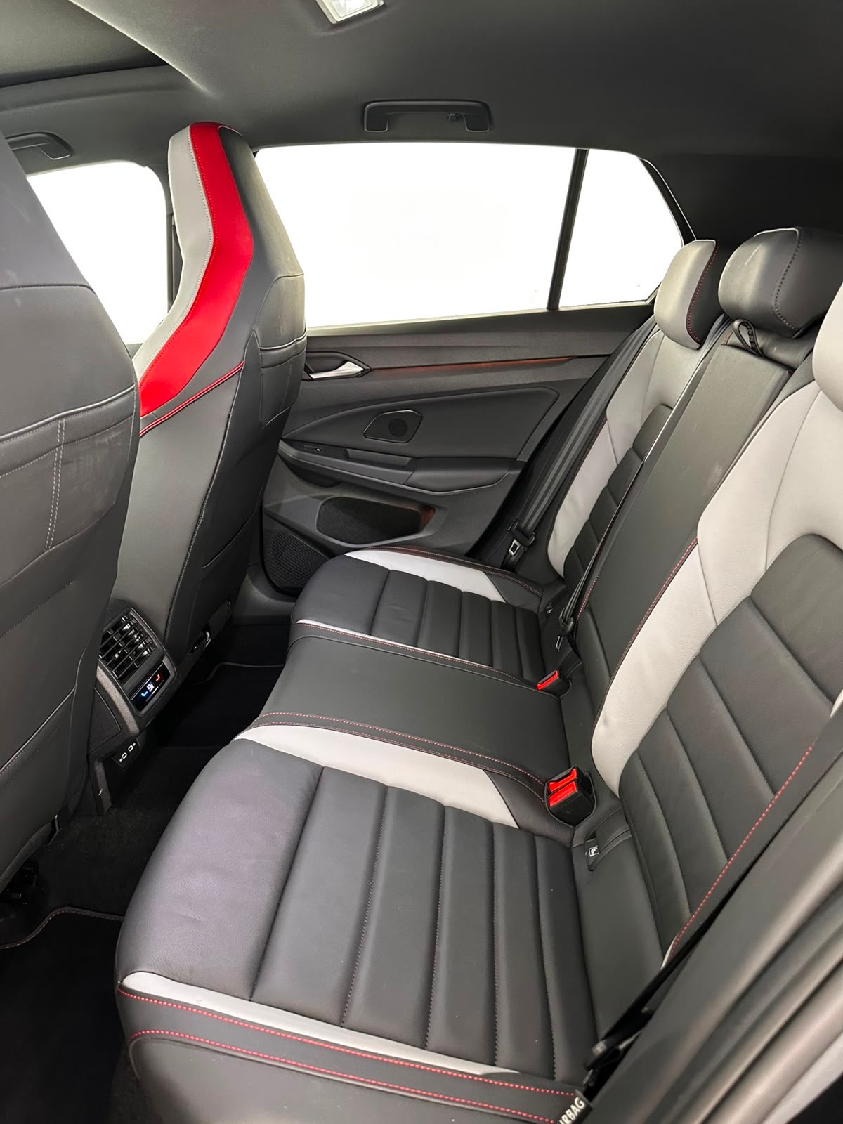 VW Golf 2.0 TSI GTI DSG / Vollausstattung / Panorama / Leasing ab 299.--image-9