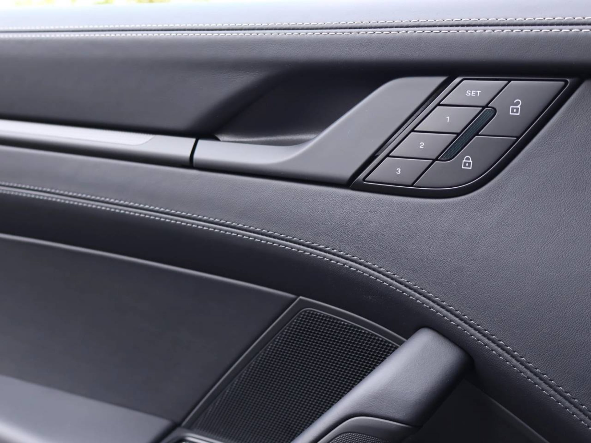 PORSCHE 911 Carrera 4 GTS Cabriolet-image-26