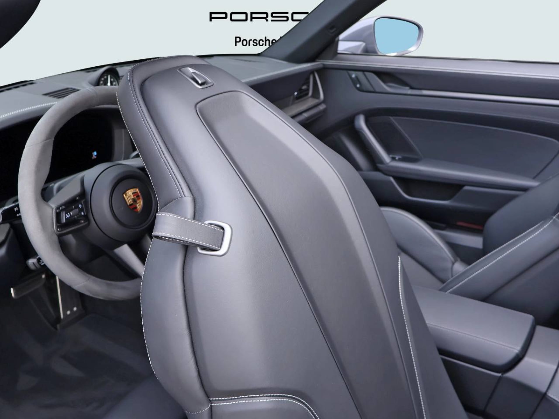 PORSCHE 911 Carrera 4 GTS Cabriolet-image-19