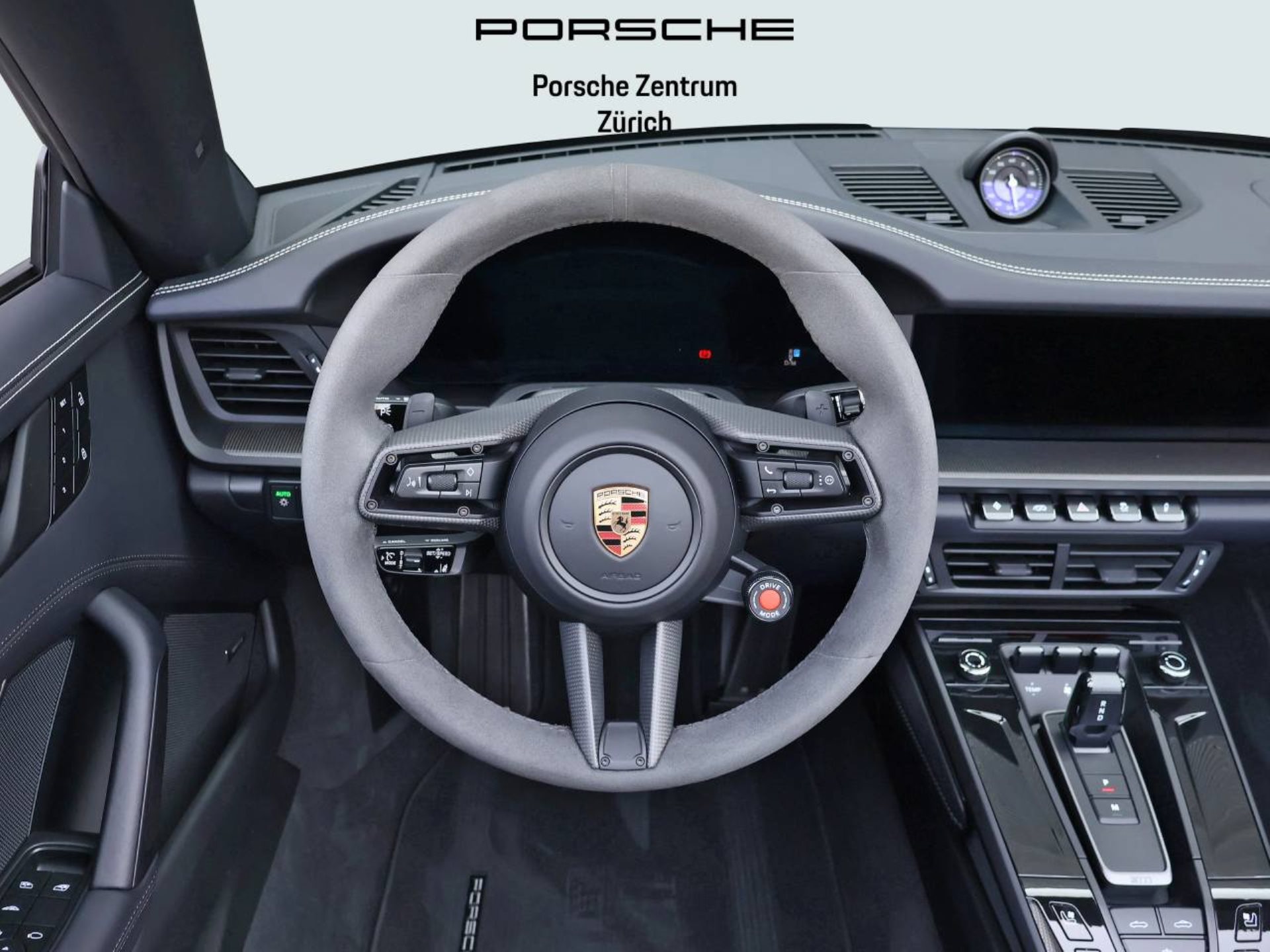 PORSCHE 911 Carrera 4 GTS Cabriolet-image-11