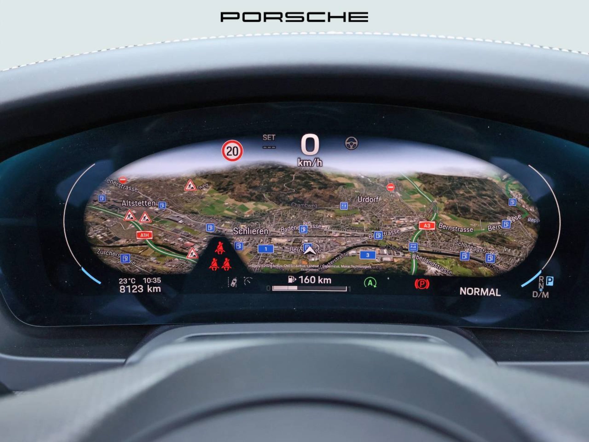 PORSCHE 911 Carrera 4 GTS Cabriolet-image-14