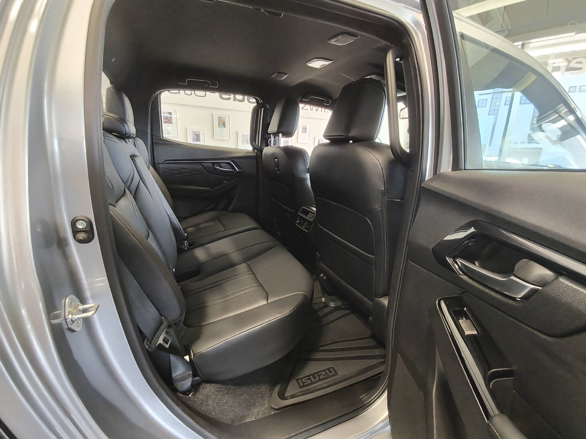 ISUZU D-Max Crew Pick-up 2.2 DDi Nitro Sport 4x4-image-9