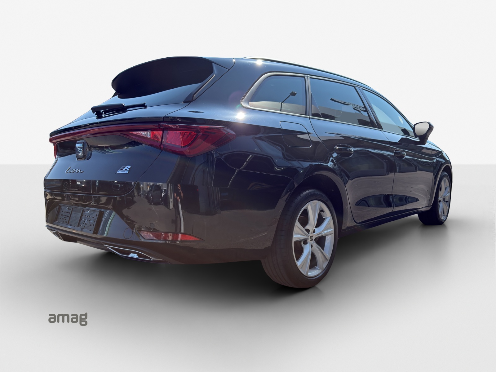 SEAT Leon ST 1.5 eHybrid pHEV DSG FR-image-5