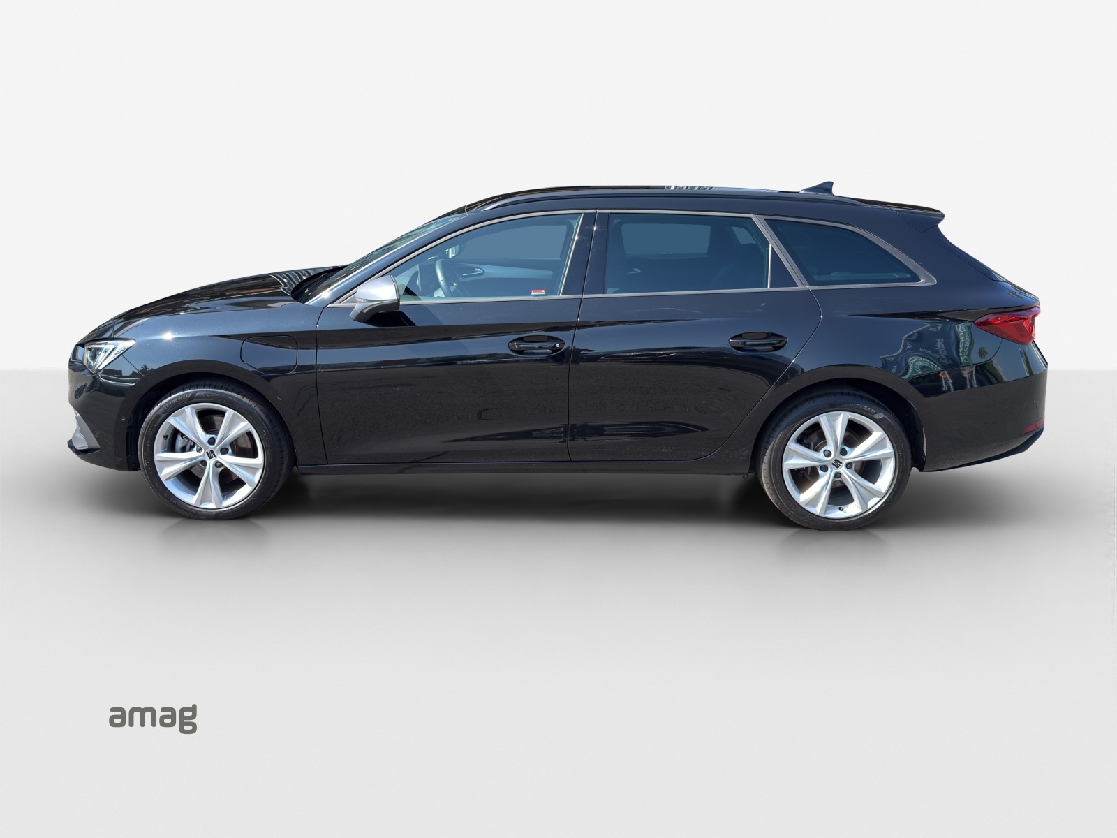 SEAT Leon ST 1.5 eHybrid pHEV DSG FR-image-1