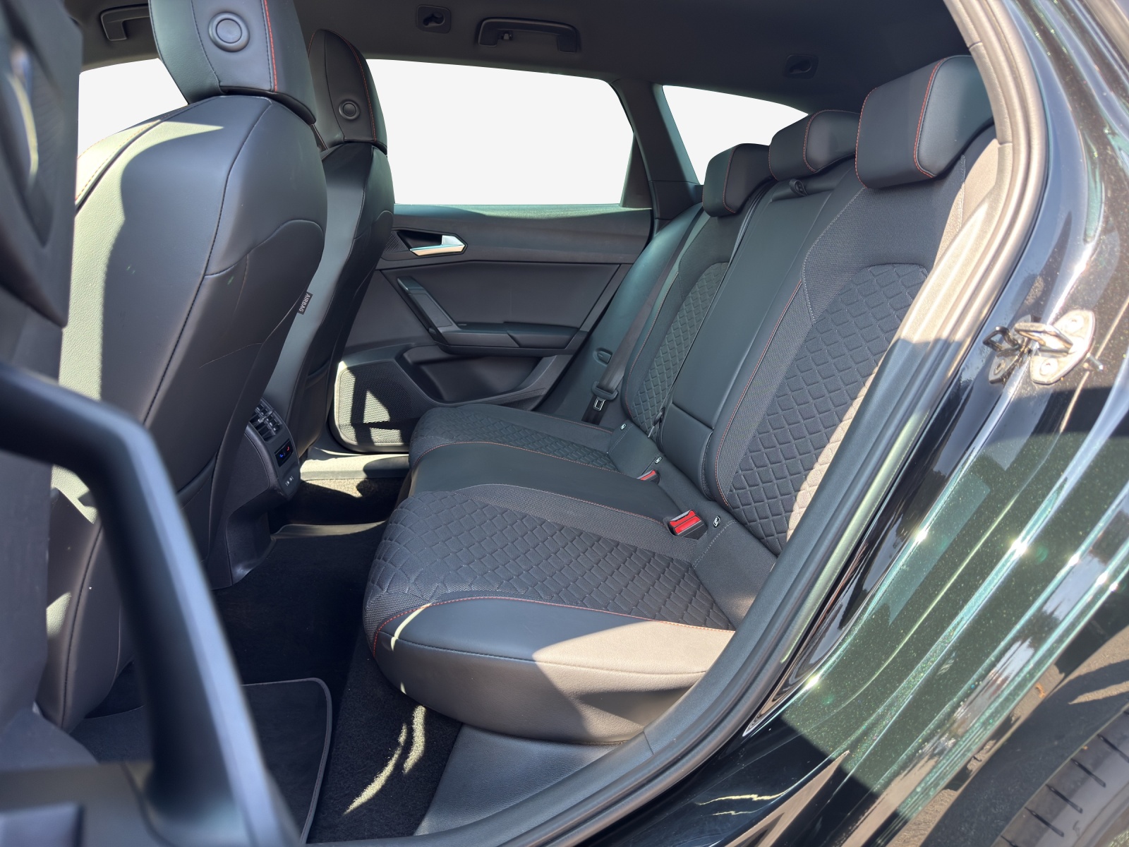 SEAT Leon ST 1.5 eHybrid pHEV DSG FR-image-12