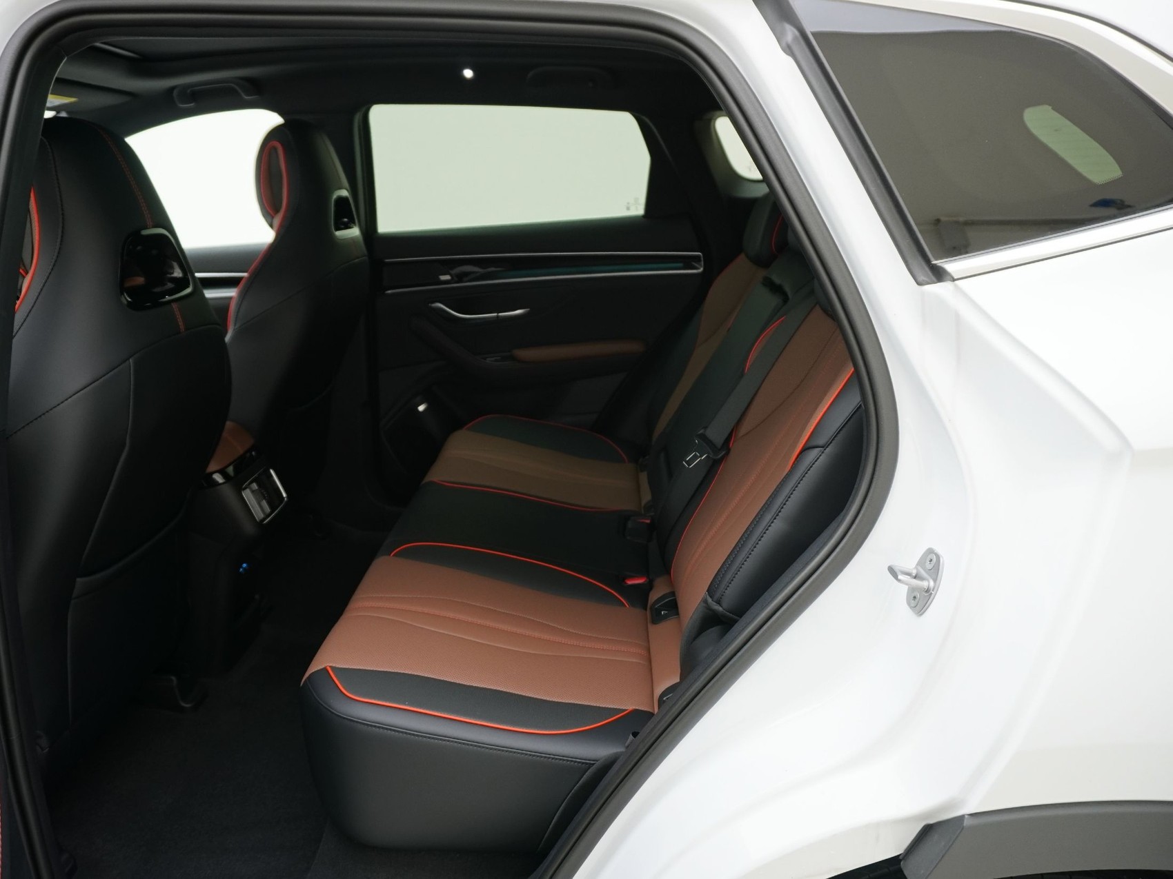 BYD Seal U DM-i Design AWD-image-13