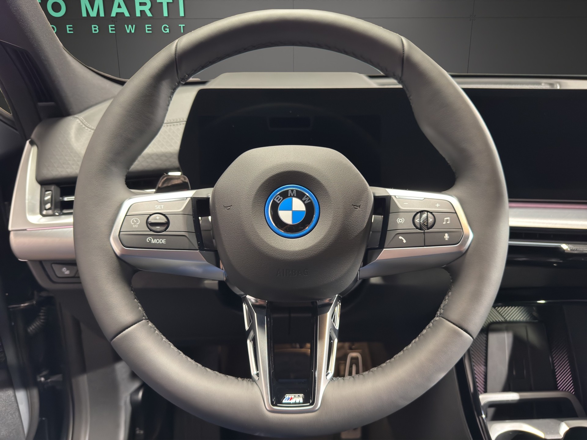 BMW iX2 30 xDrive-image-10