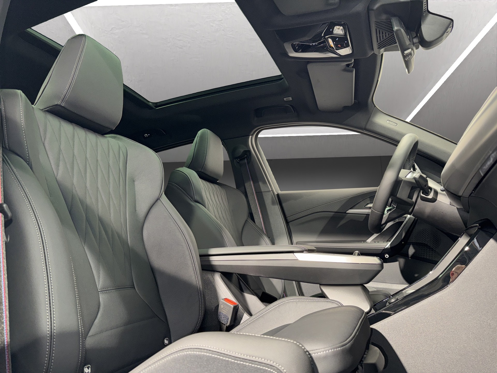 BMW iX2 30 xDrive-image-15