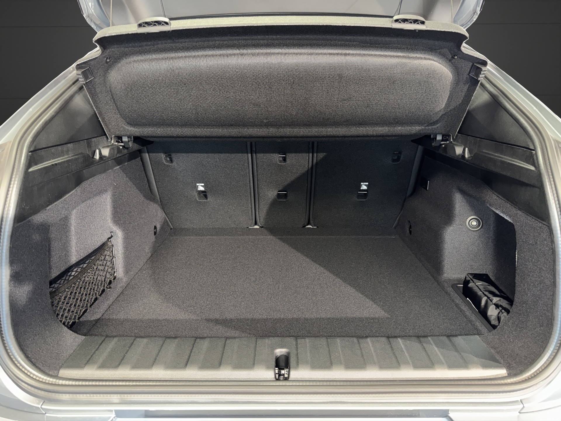 BMW iX2 30 xDrive-image-19